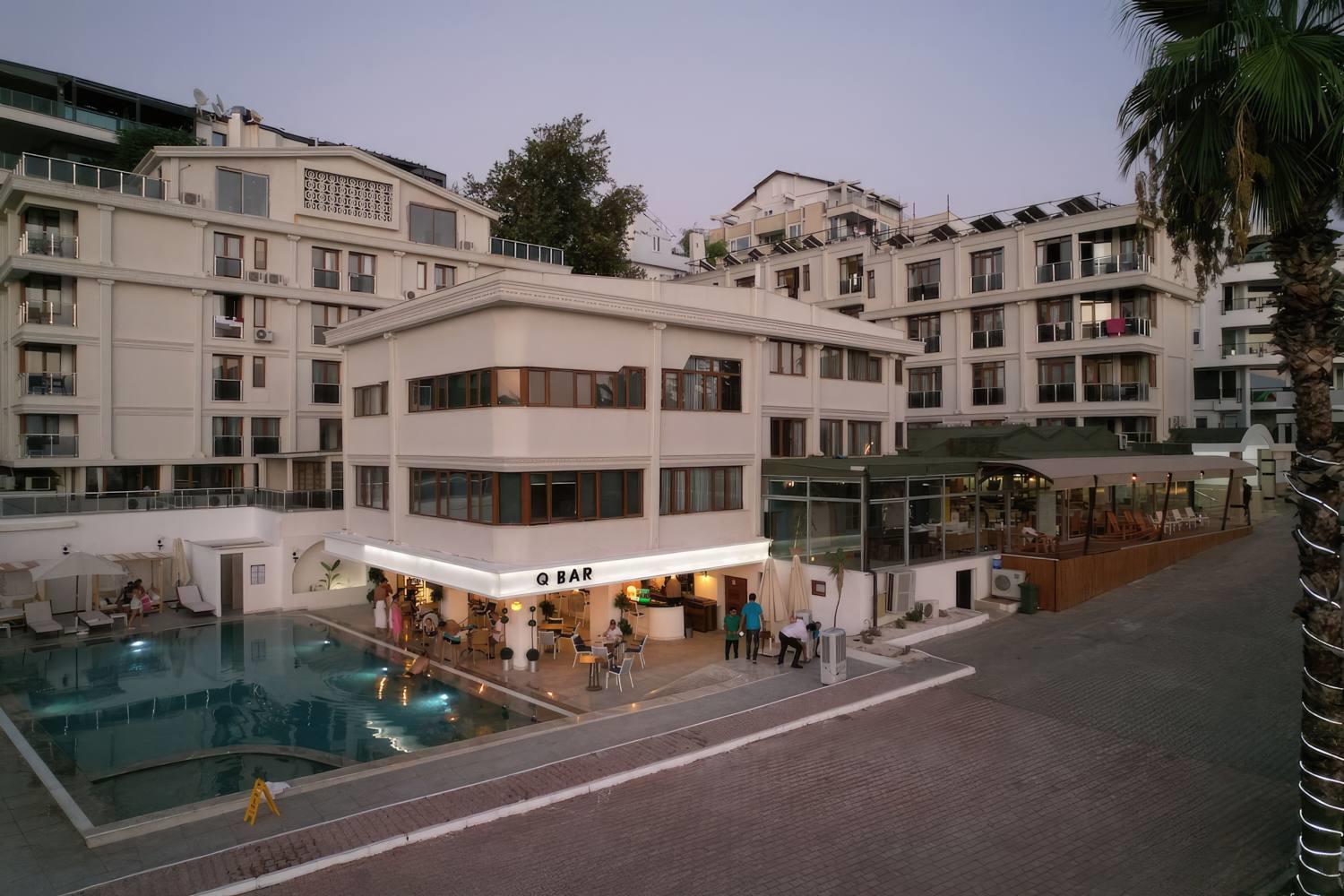 Qinn Hotels 10