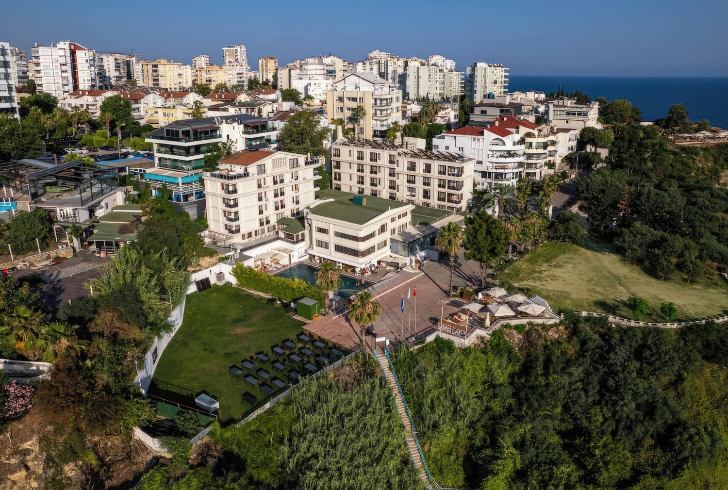 Qinn Hotels 4