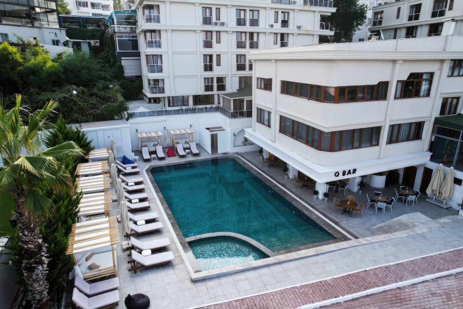 Qinn Hotels 15