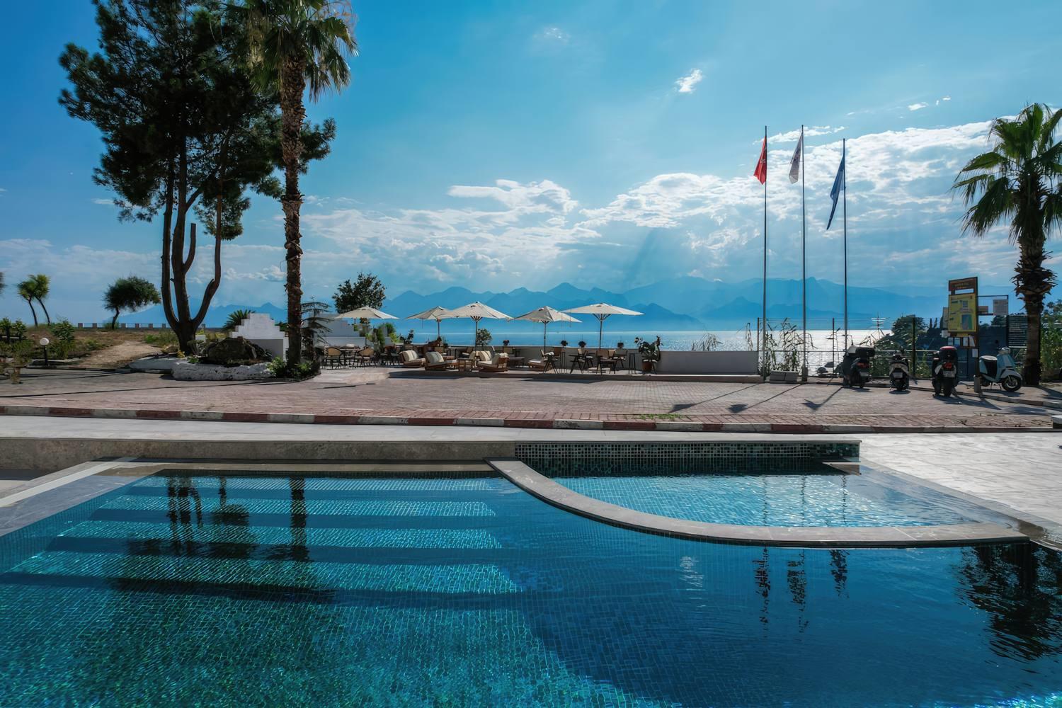 Qinn Hotels 16
