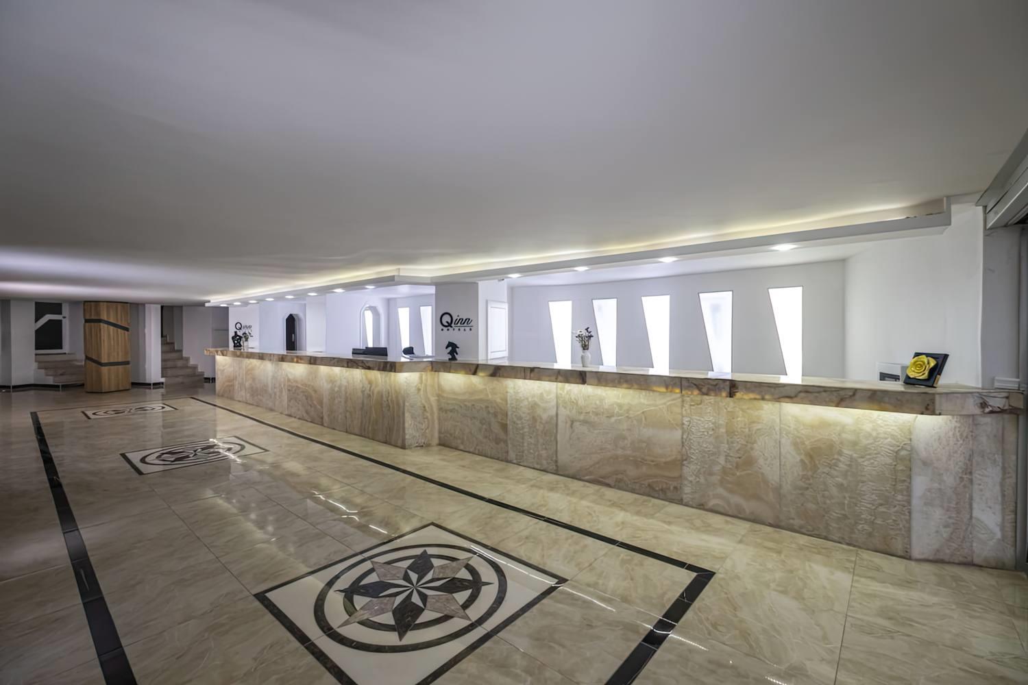 Qinn Hotels 19