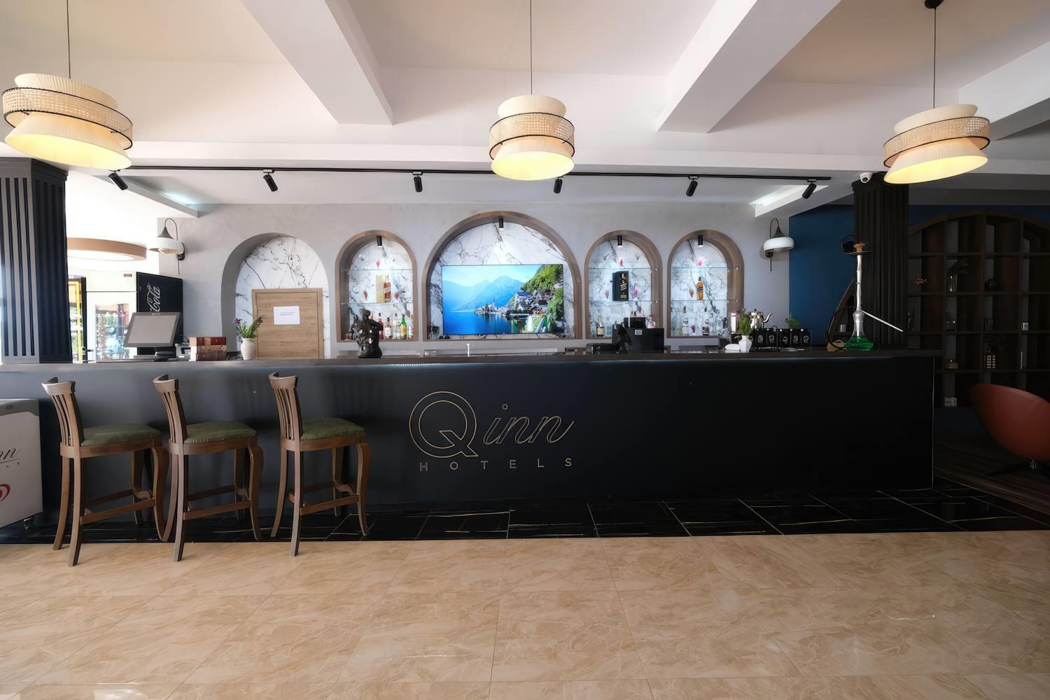 Qinn Hotels 20