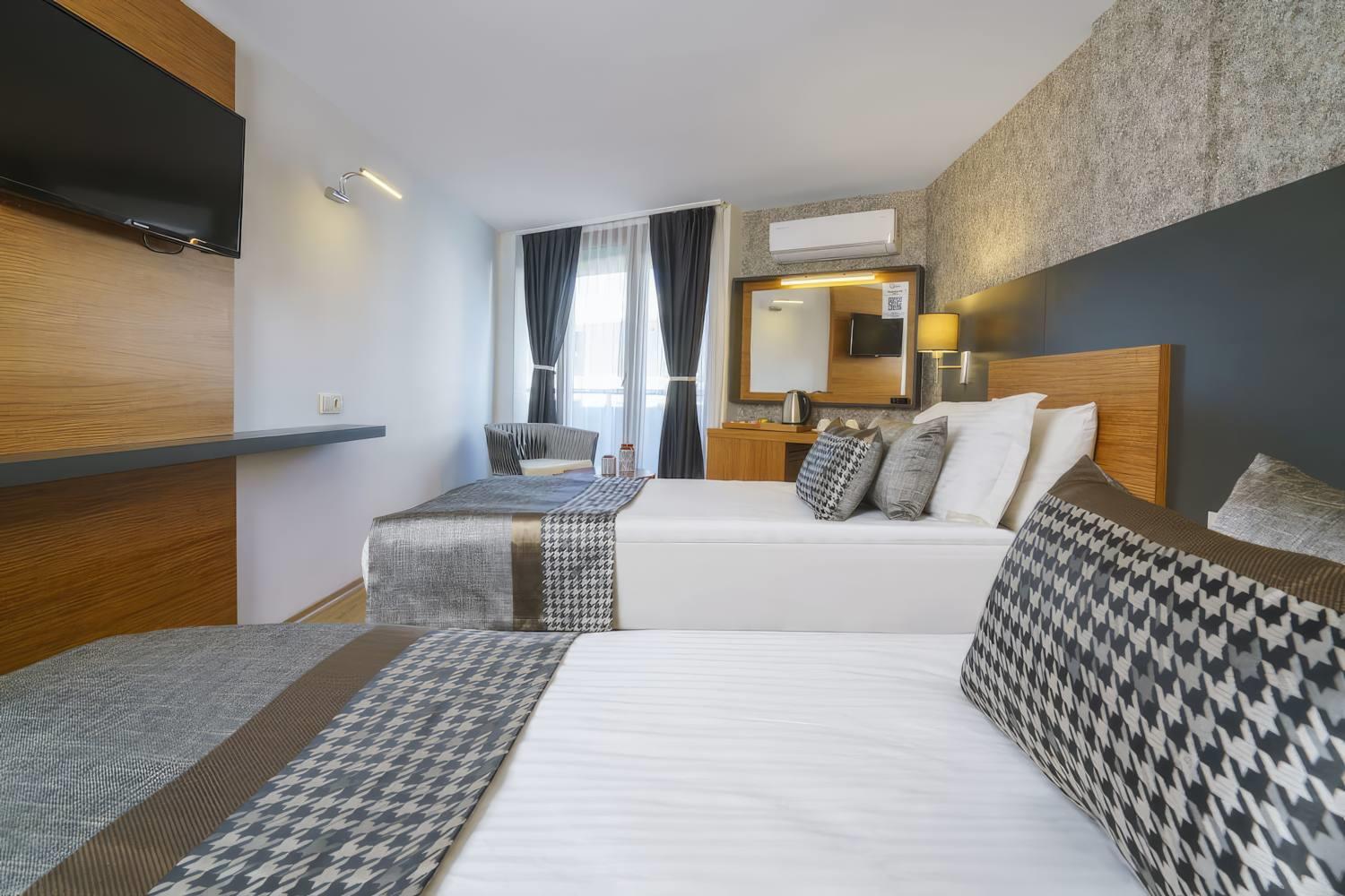 Qinn Hotels 22