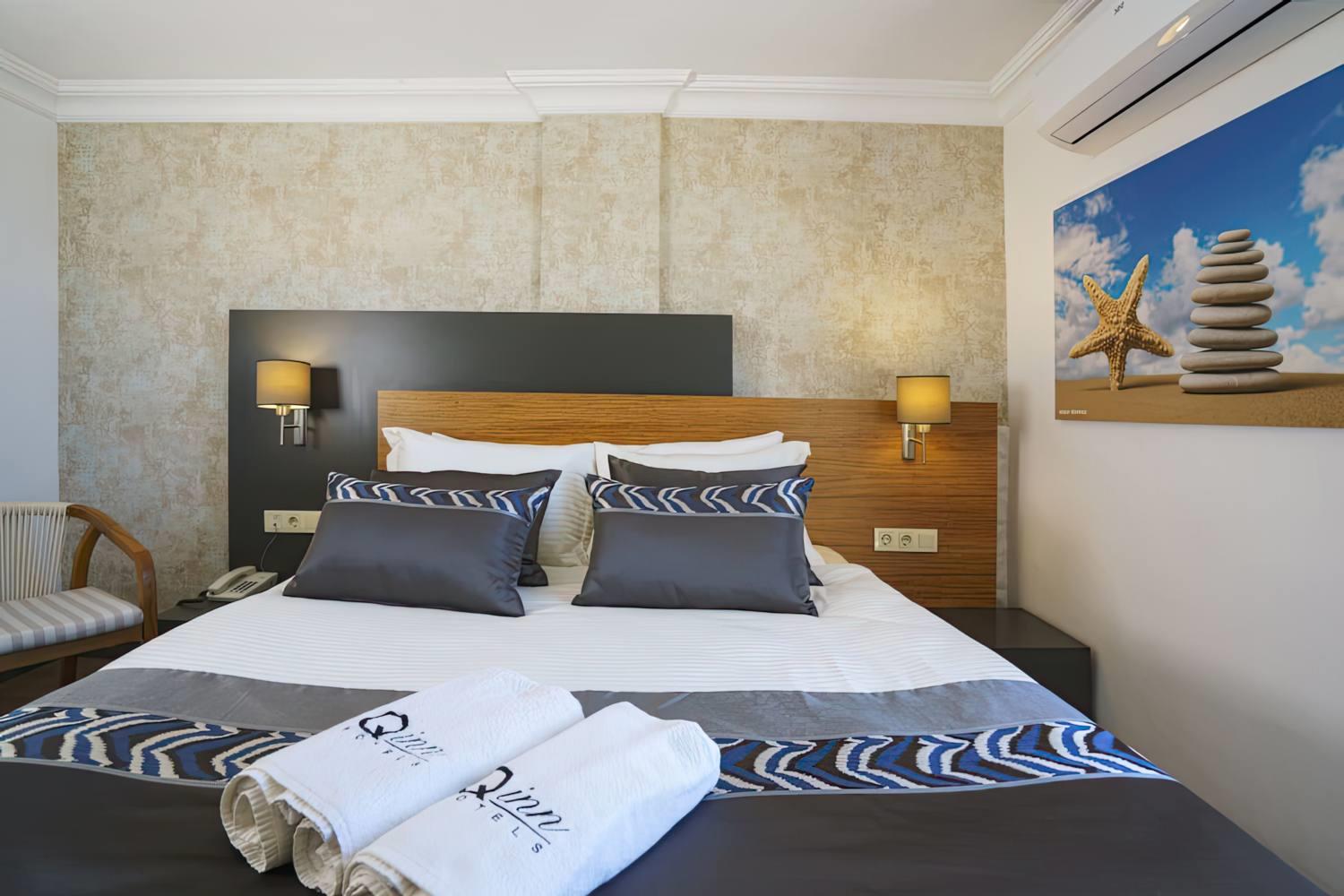 Qinn Hotels 23