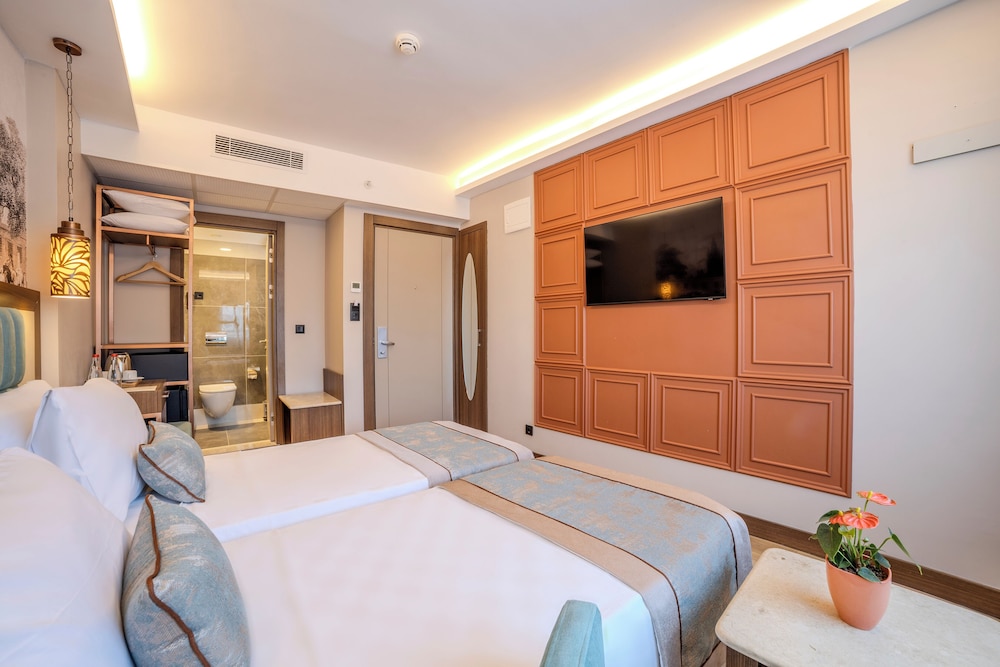 Grand Hilarium Hotel 12