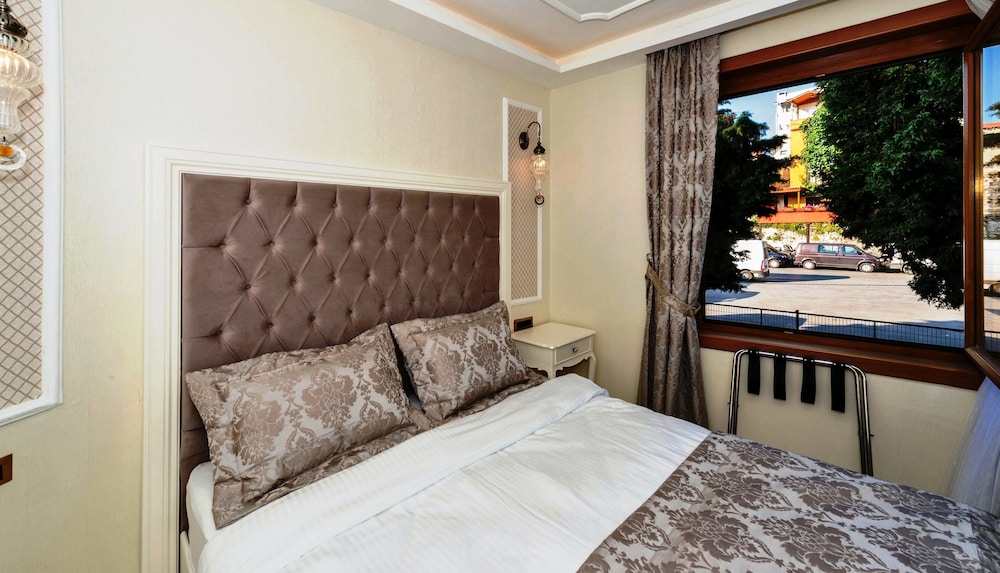 Zeynep Sultan 13