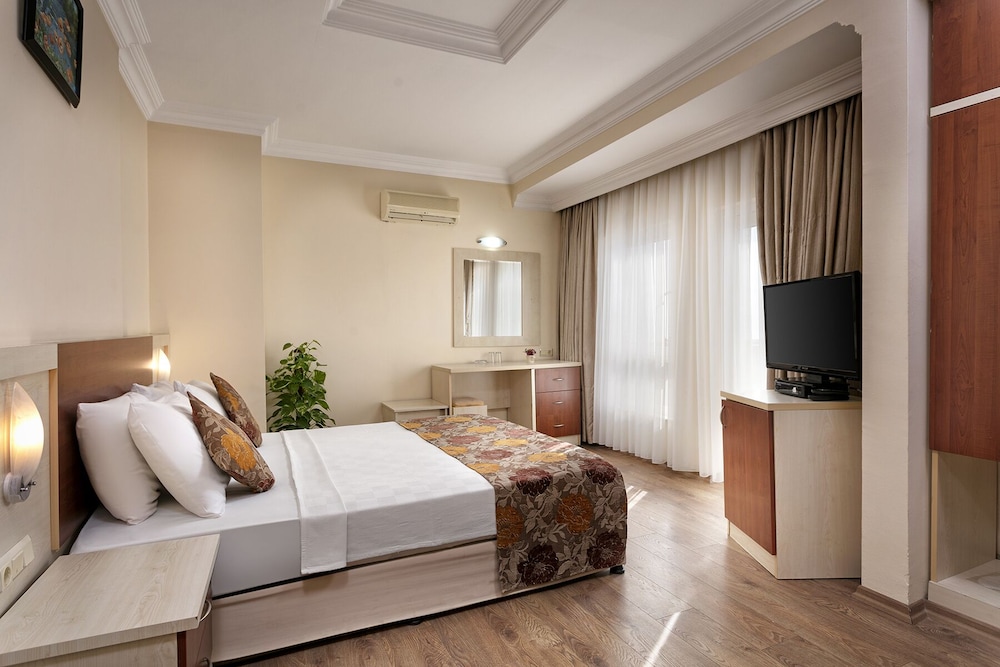 Lara Dinc Hotel 3