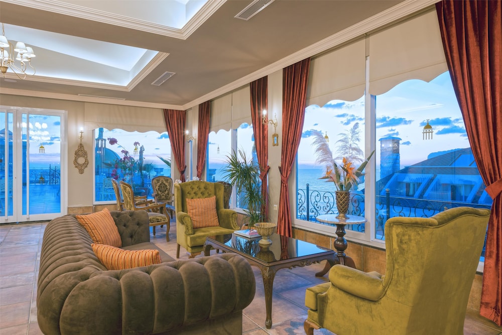 Antique Roman Palace Museum Hotel 13