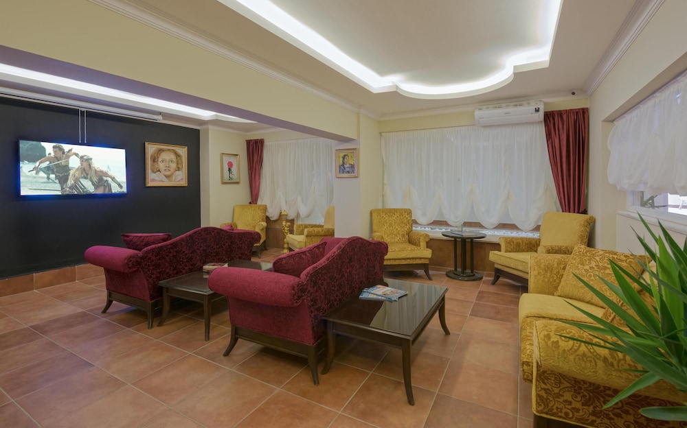 Antique Roman Palace Museum Hotel 3