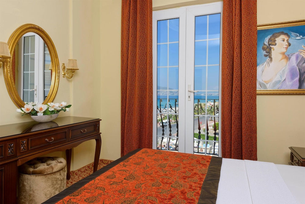 Antique Roman Palace Museum Hotel 24