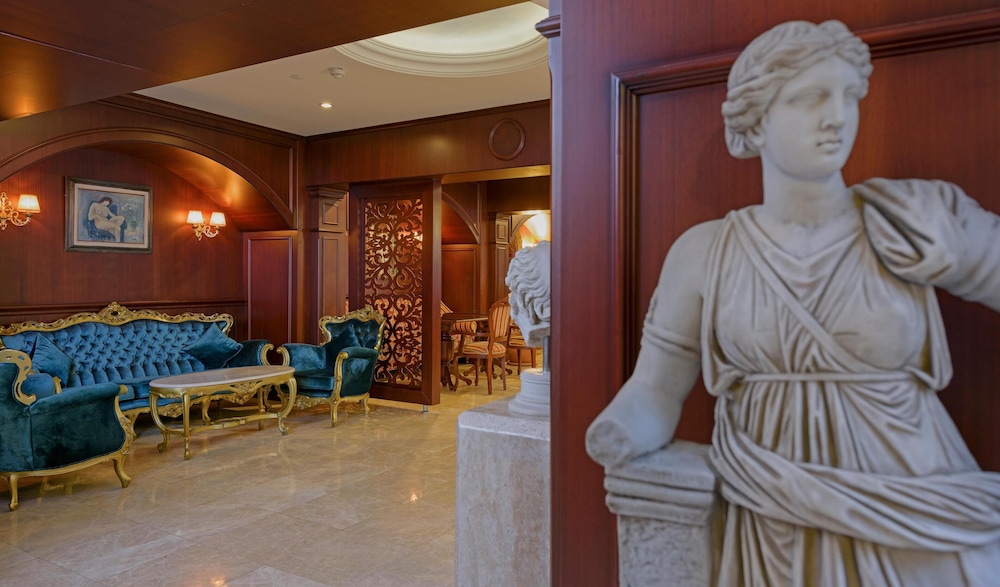 Antique Roman Palace Museum Hotel 12