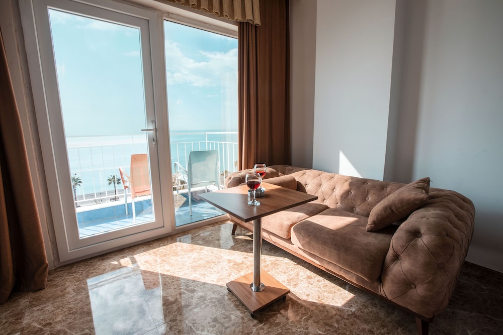 Kristal Beach 8