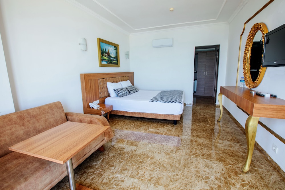 Kristal Beach 23