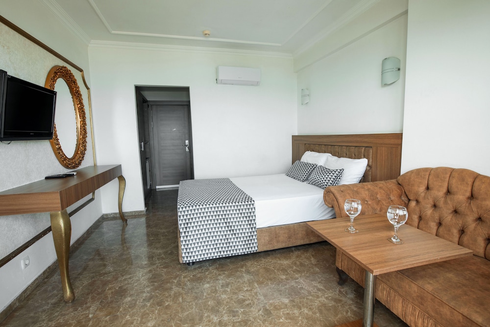 Kristal Beach 24
