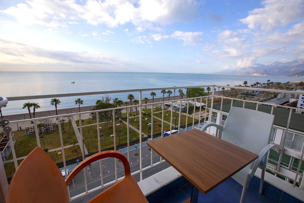 Kristal Beach 5