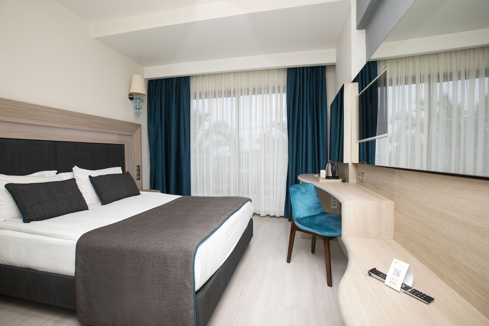 Falcon Hotel 8