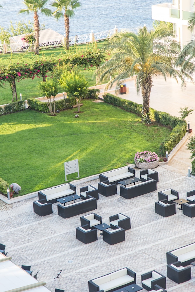 Falcon Hotel 18