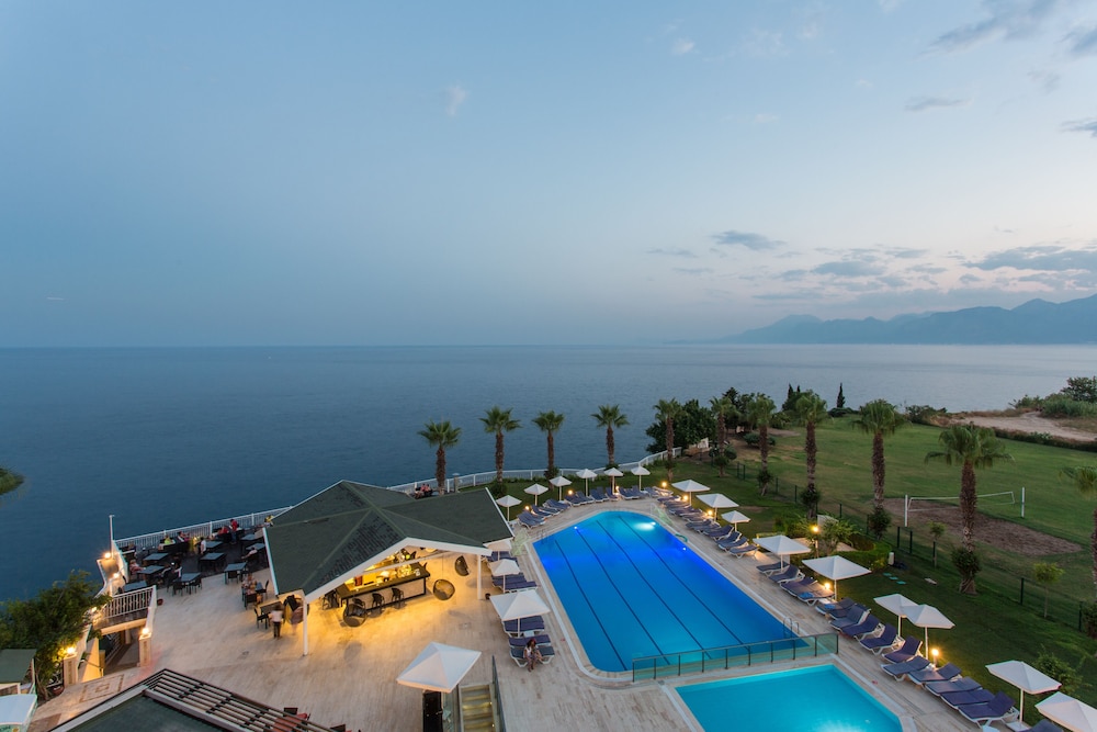 Falcon Hotel 6