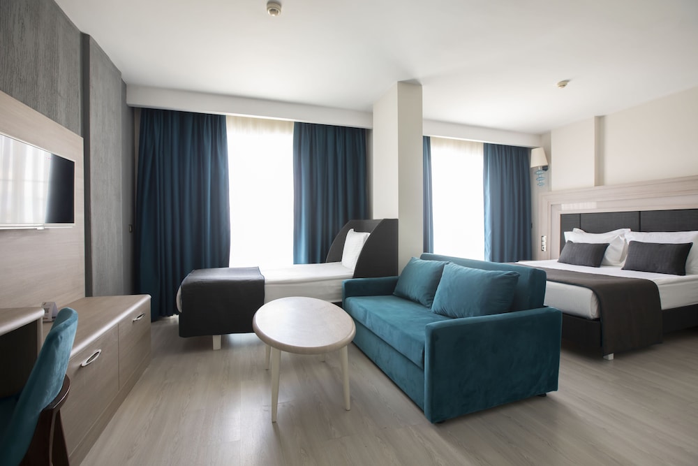 Falcon Hotel 12
