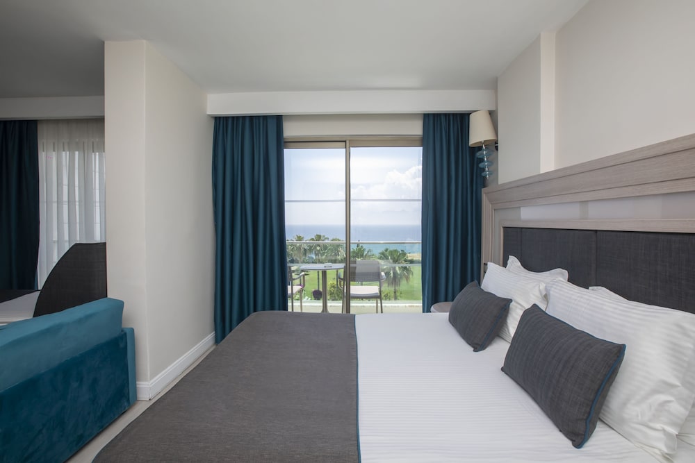 Falcon Hotel 14