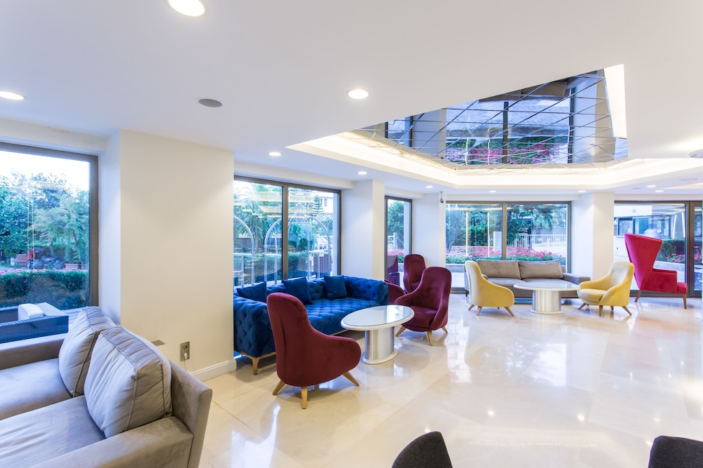Falcon Hotel 3