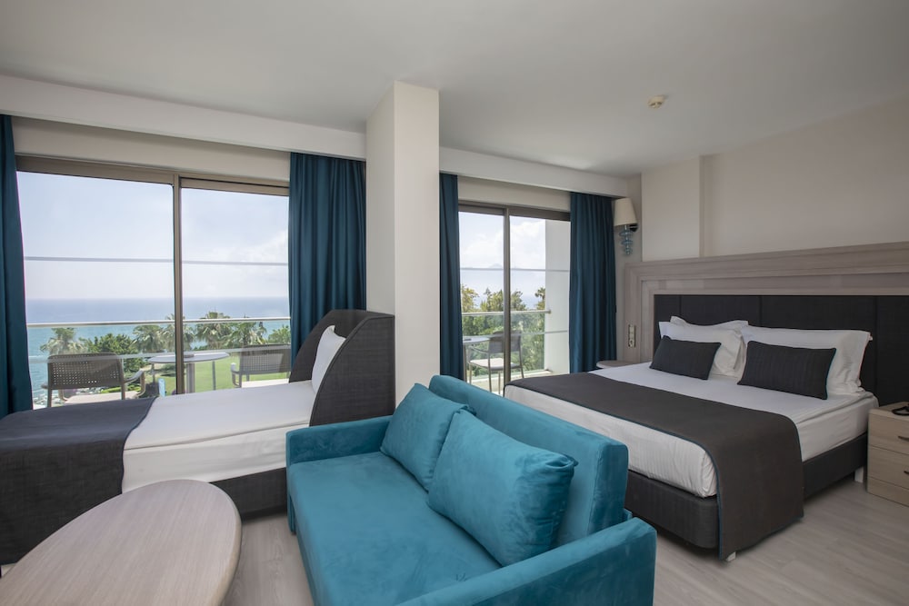Falcon Hotel 15