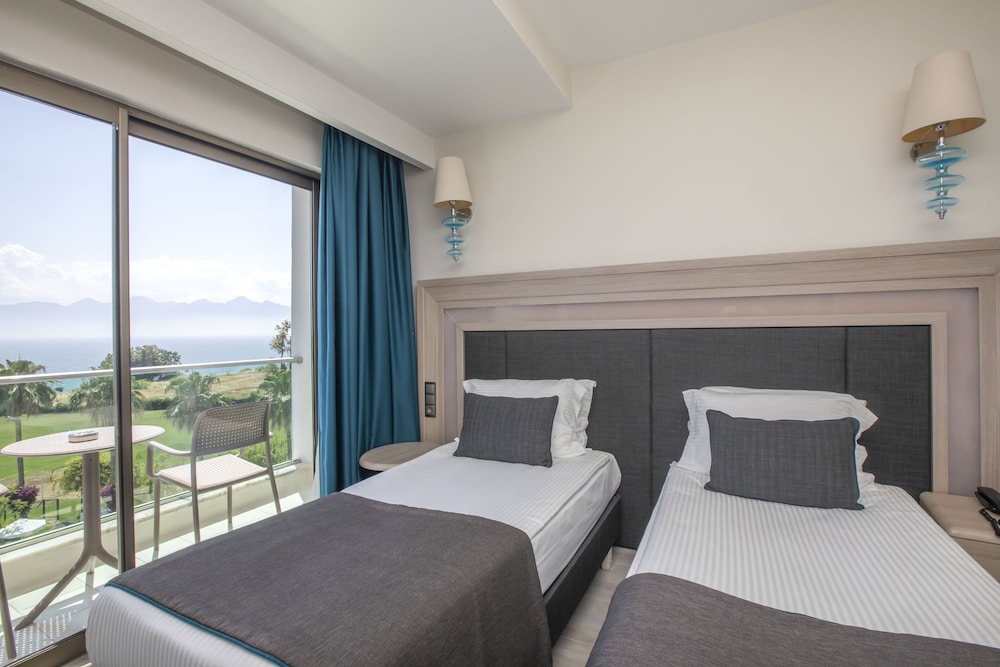 Falcon Hotel 11