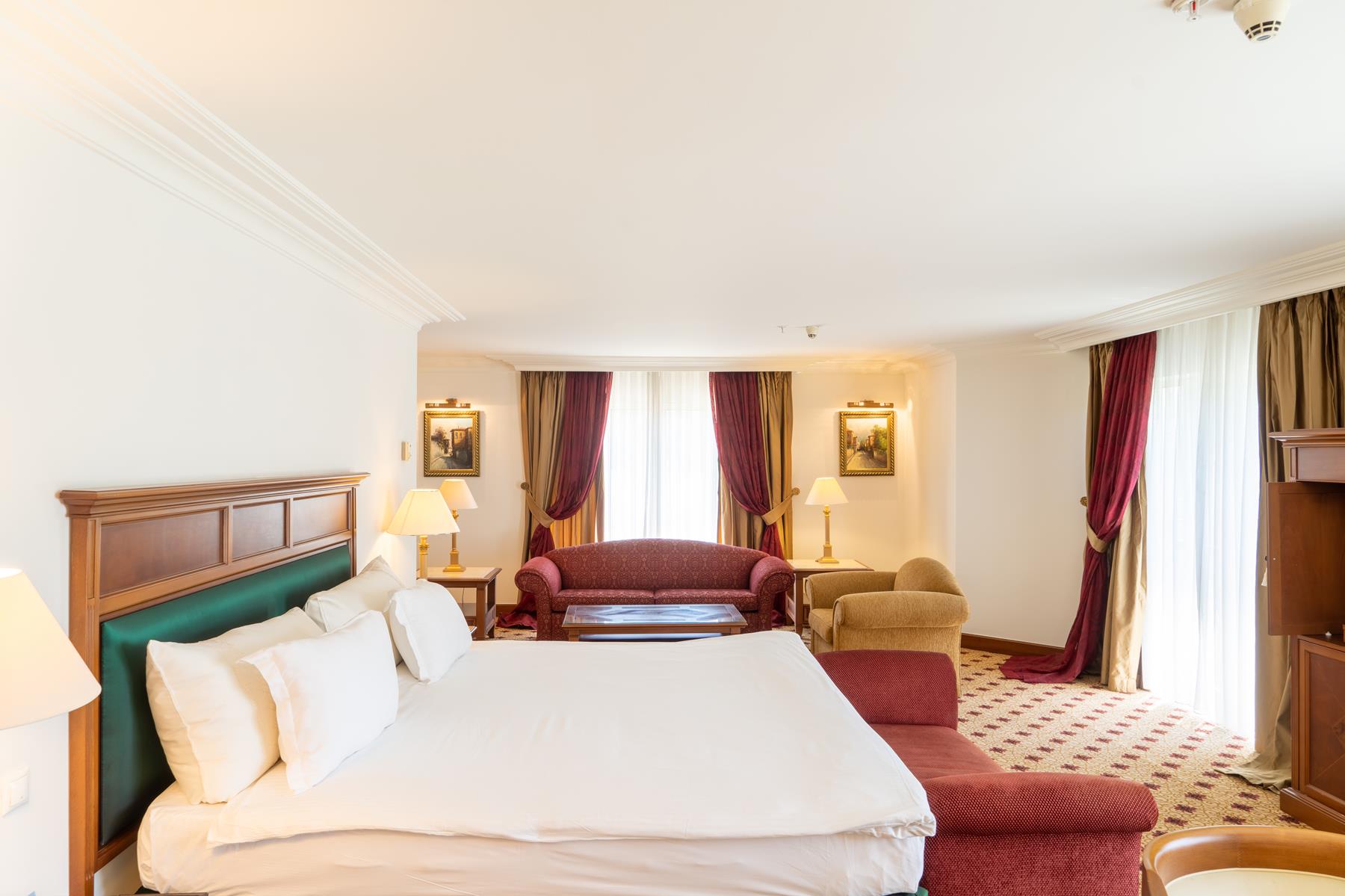 IC Hotels Airport 6
