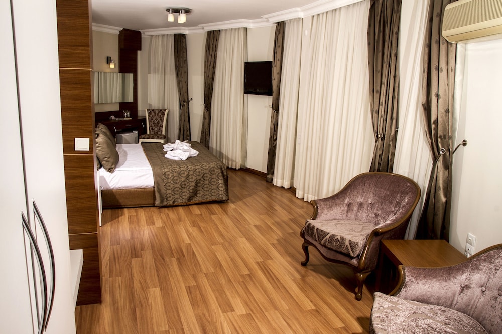 The Corner Park Hotel 4
