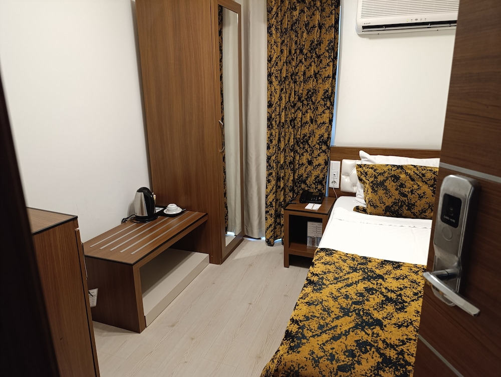 The Corner Park Hotel 12