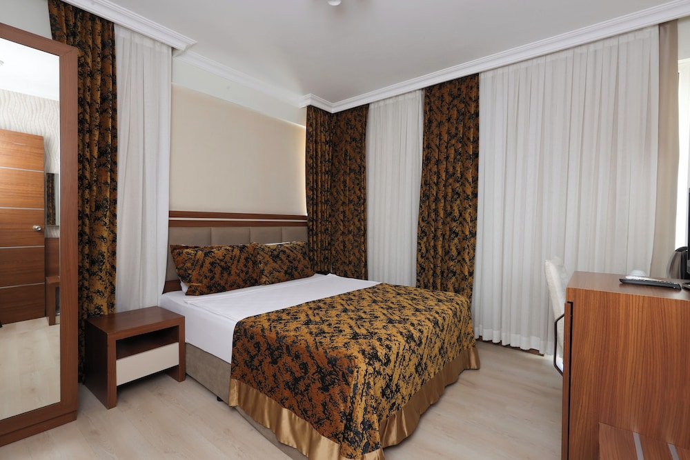 The Corner Park Hotel 18