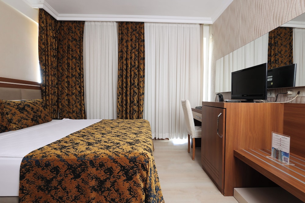 The Corner Park Hotel 15