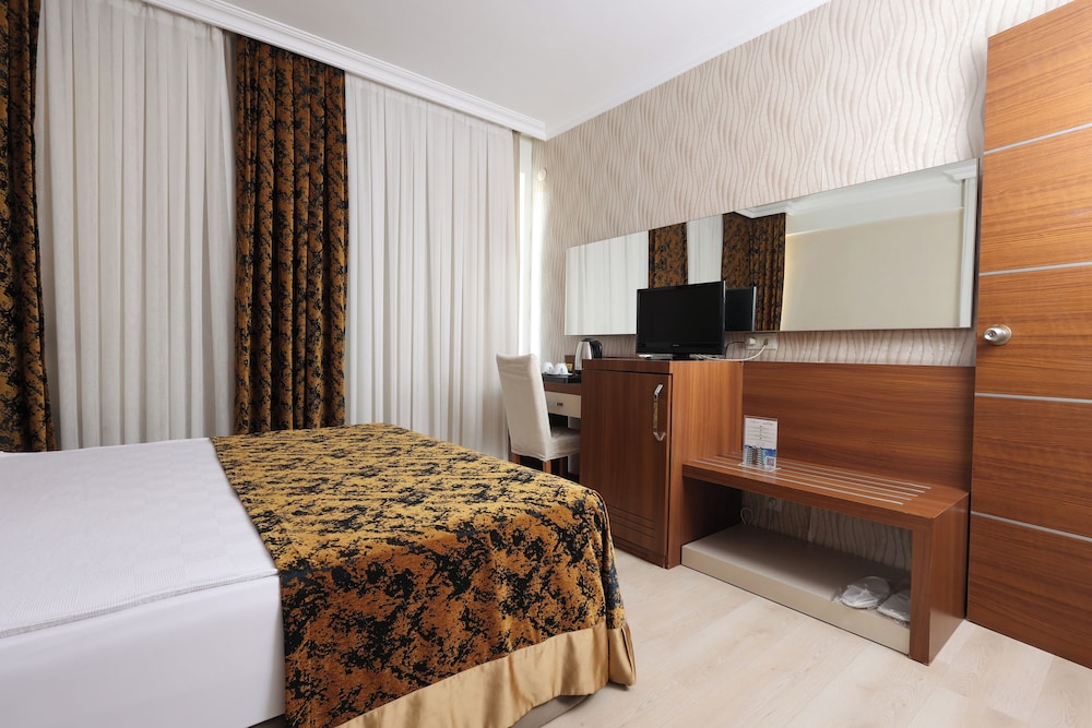 The Corner Park Hotel 16