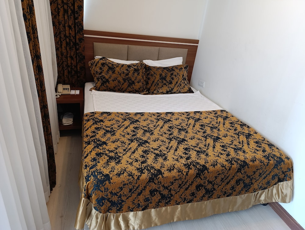 The Corner Park Hotel 9
