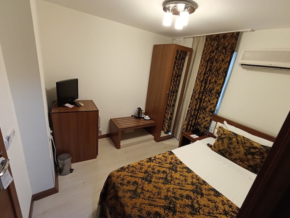 The Corner Park Hotel 13
