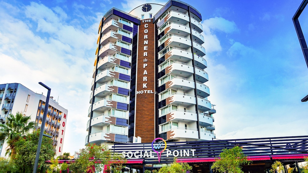 The Corner Park Hotel 1