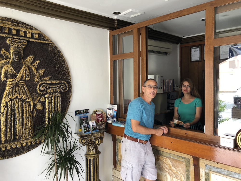 Karyatit Hotel 3
