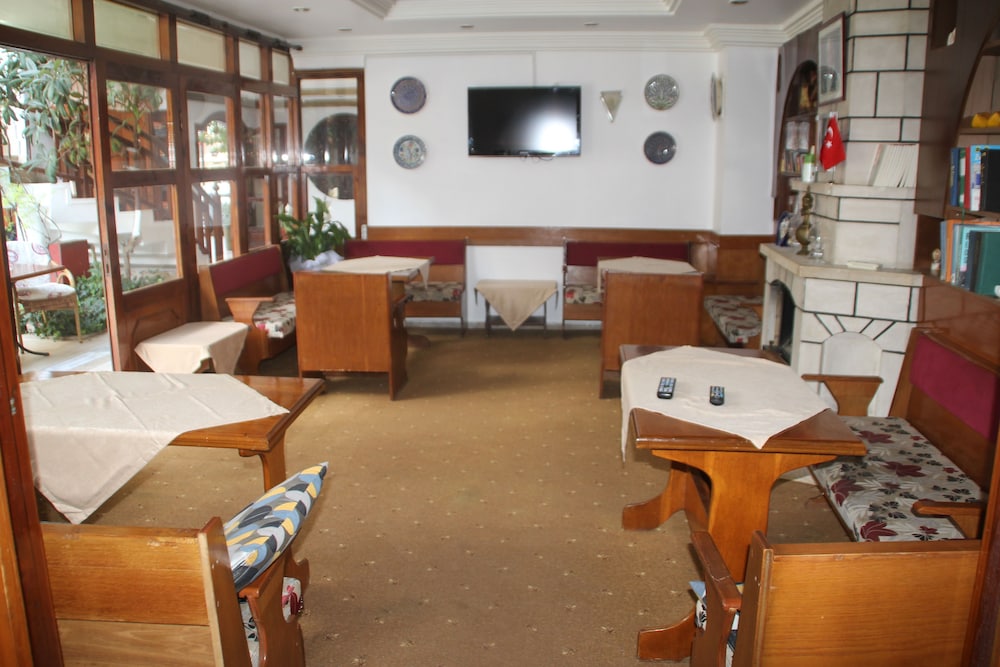 Karyatit Hotel 7