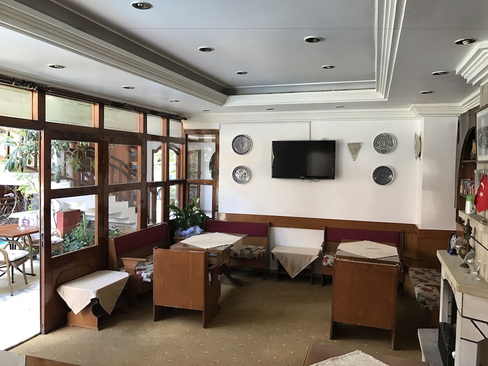 Karyatit Hotel 5