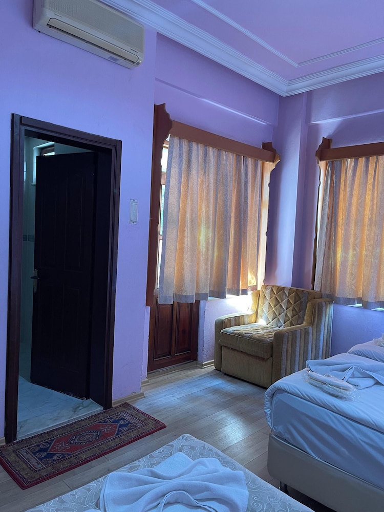 Karyatit Hotel 20