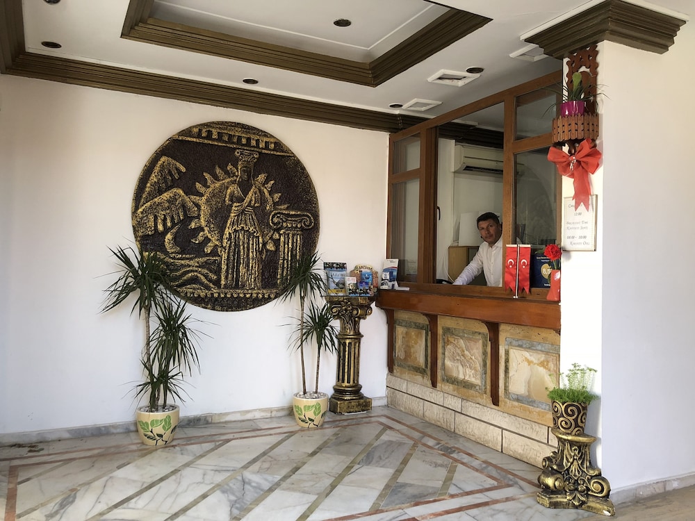 Karyatit Hotel 4