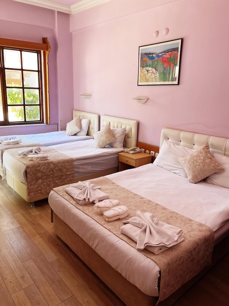 Karyatit Hotel 23