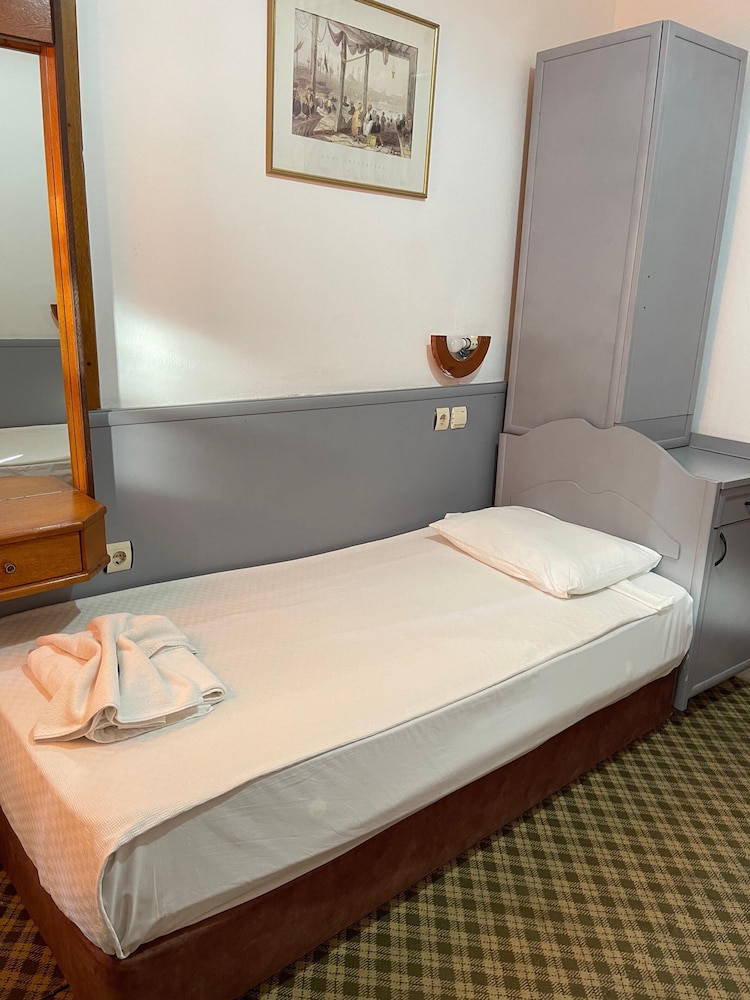 Karyatit Hotel 15