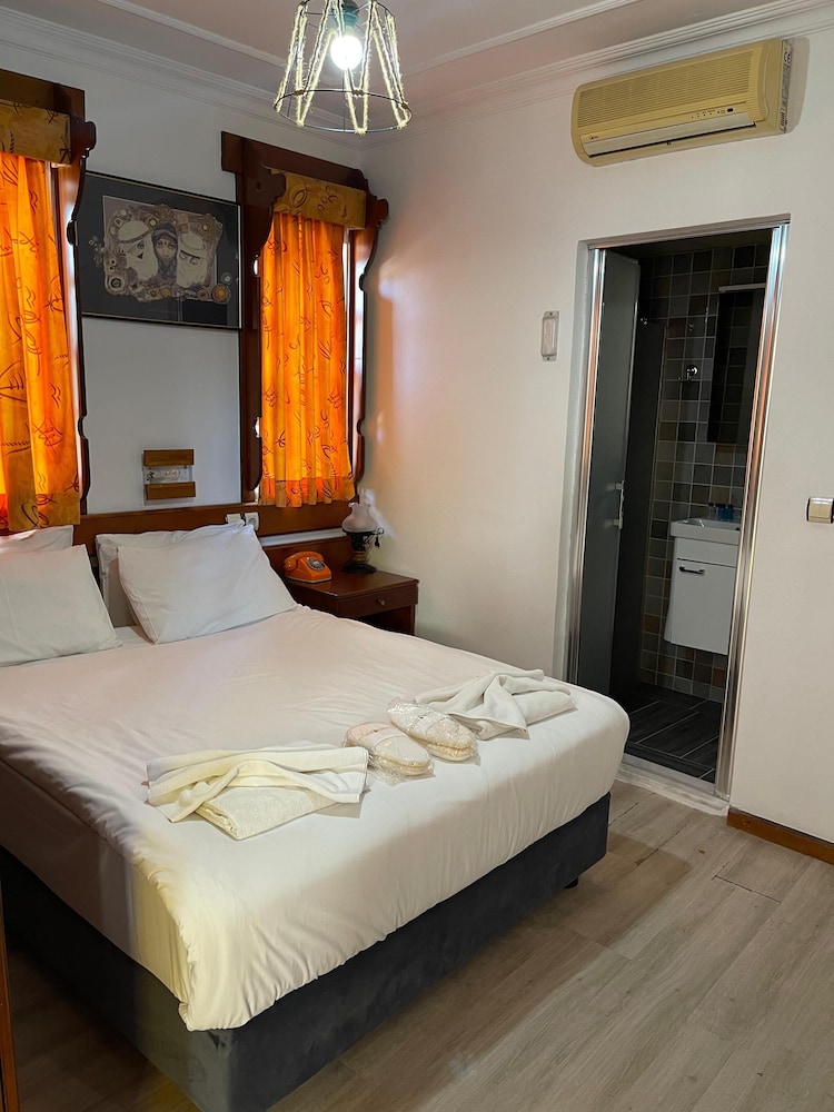 Karyatit Hotel 22