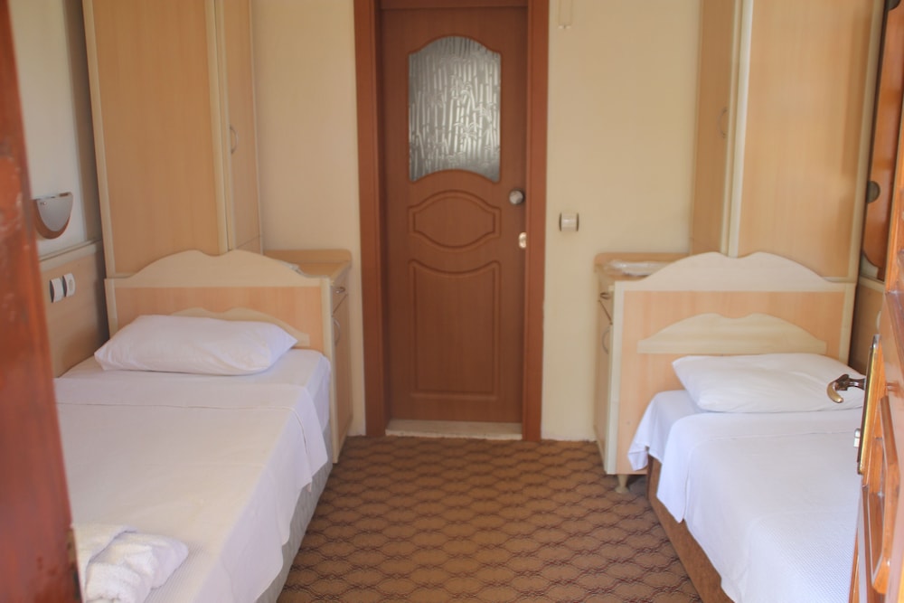 Karyatit Hotel 12