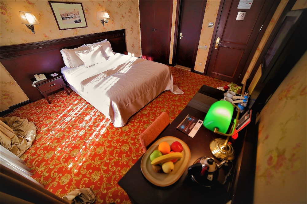 Pera Rose Hotel 22