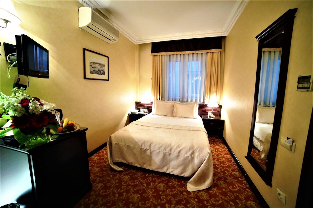 Pera Rose Hotel 21
