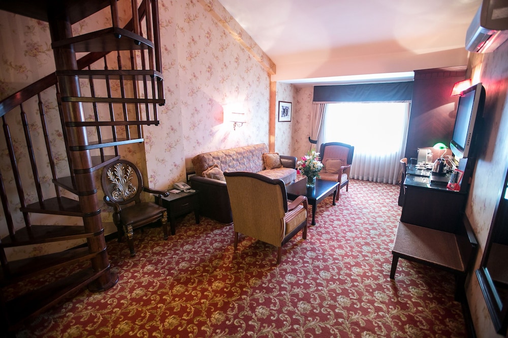 Pera Rose Hotel 19
