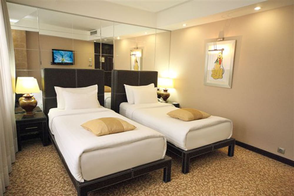 Cartoon Hotel 12