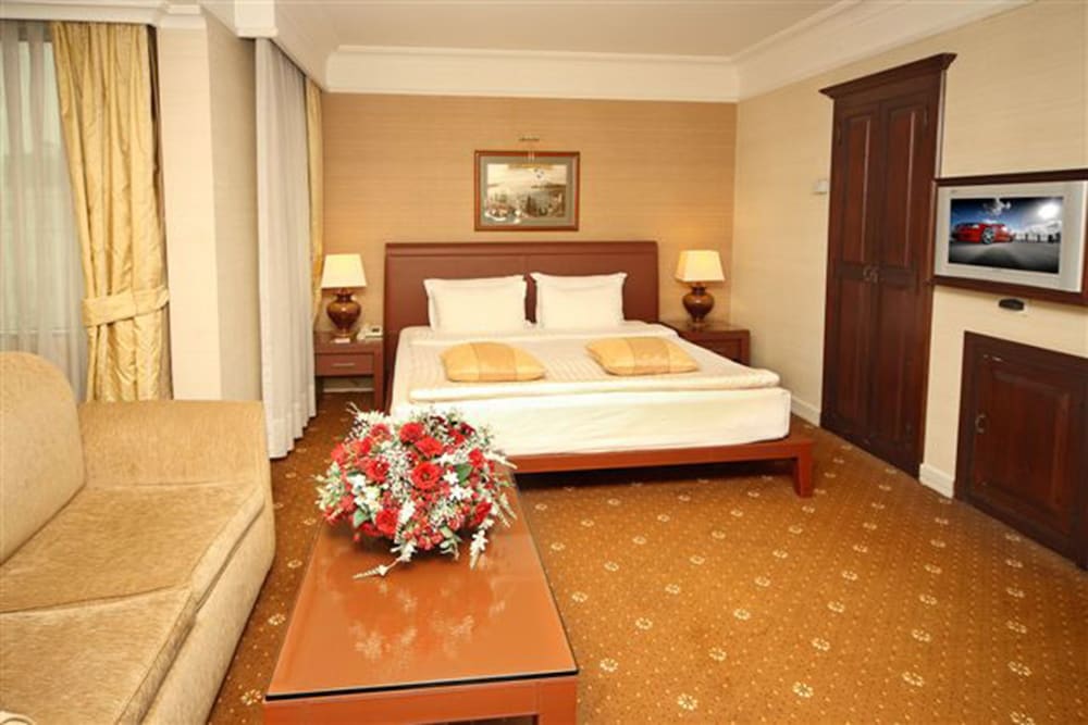 Cartoon Hotel 14